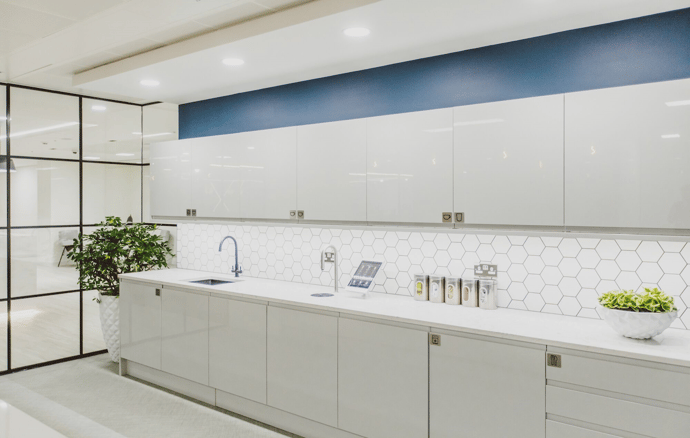 Orega-ServicedOffice-OldBailey-Kitchenette_Website_1258x800