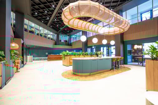 OregaBalloonStreet_Landlord reception2