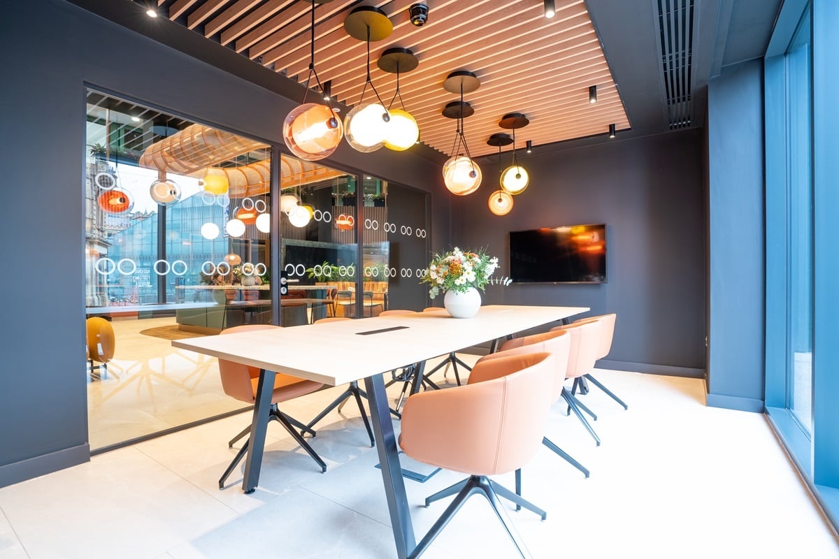 OregaBalloonStreet_MeetingRoom_Thible-1