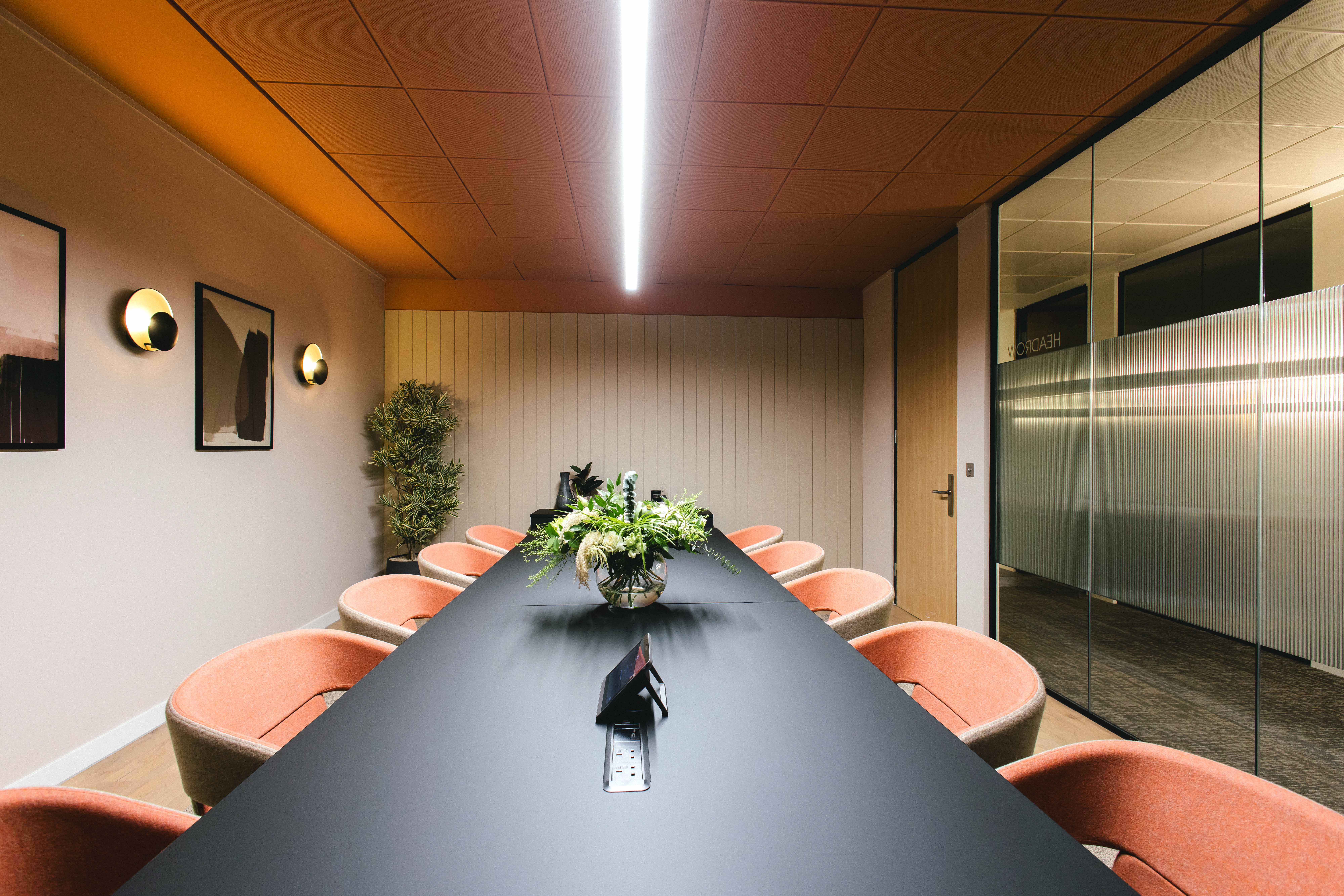 OregaBroadGate_MeetingRoom_Headrow-1