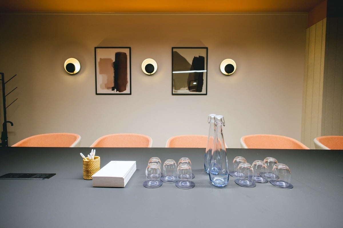 OregaBroadGate_MeetingRoom_SetUp2