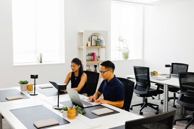 OregaBroadGate_OfficeSpace_WithPeople2