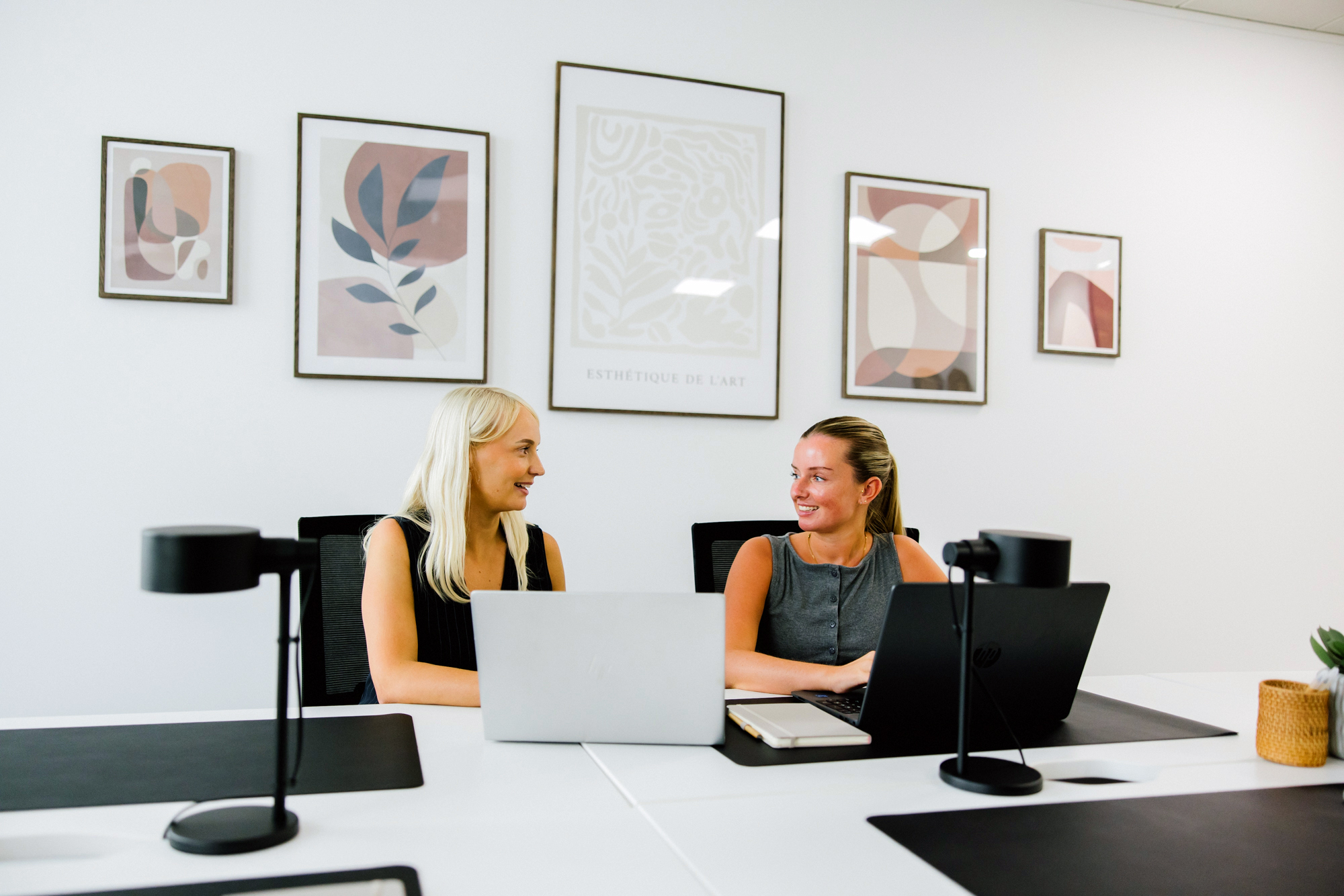 OregaBroadGate_OfficeSpace_WithPeople4