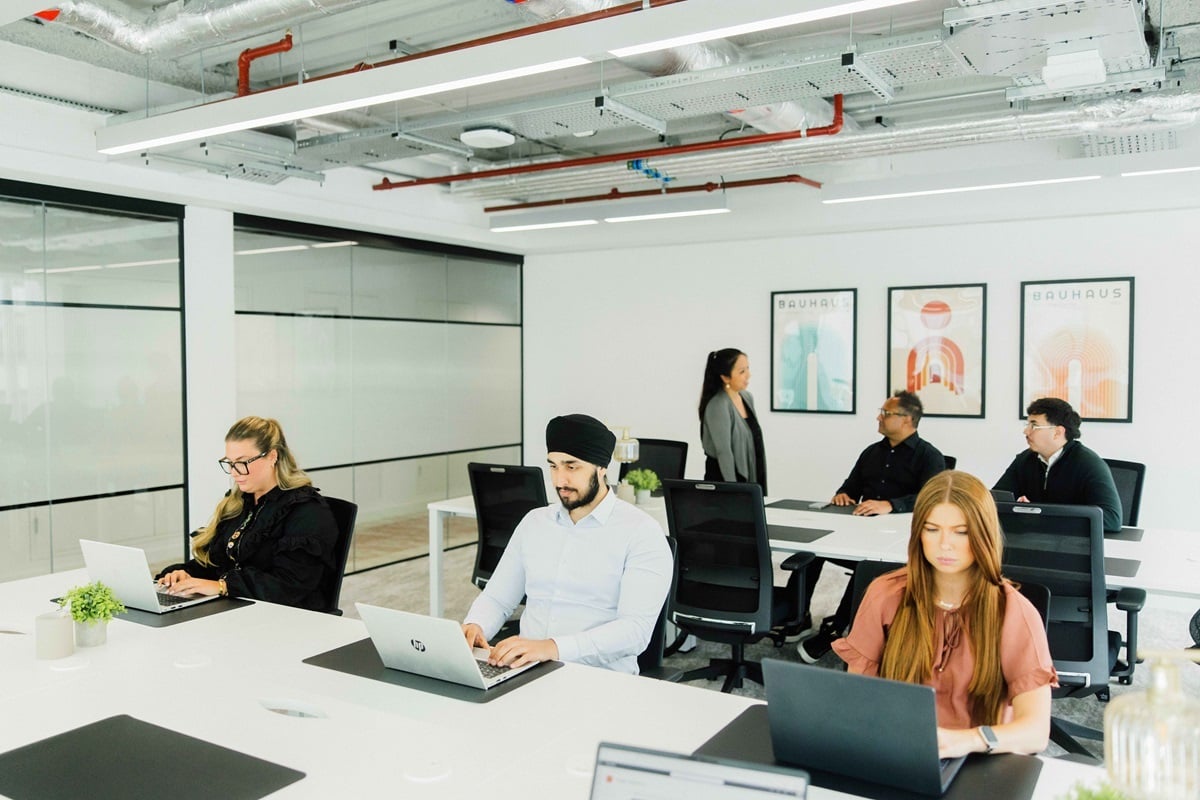 OregaCitypoint_ExternalOffice_WithPeople2