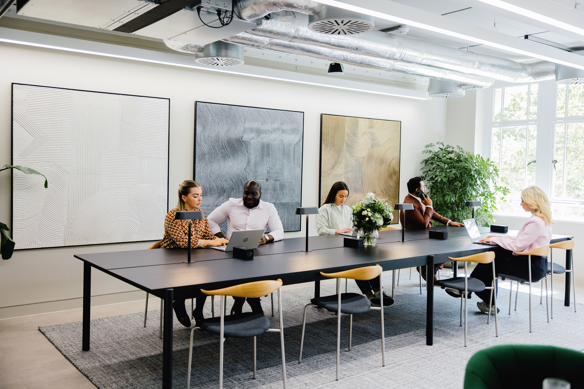 OregaEightyStrand_BreakoutSpace_WithPeople2