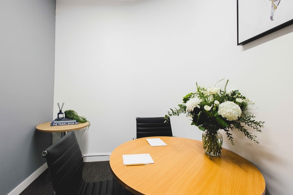 OregaGatwick_MeetingRoom_Douglas2