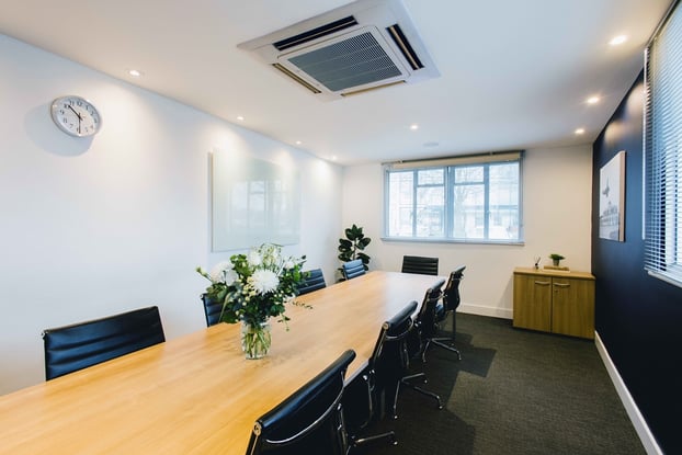 OregaGatwick_MeetingRoom_Vanguard2-1