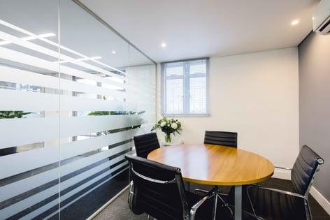 OregaGatwick_MeetingRoom_Viscount