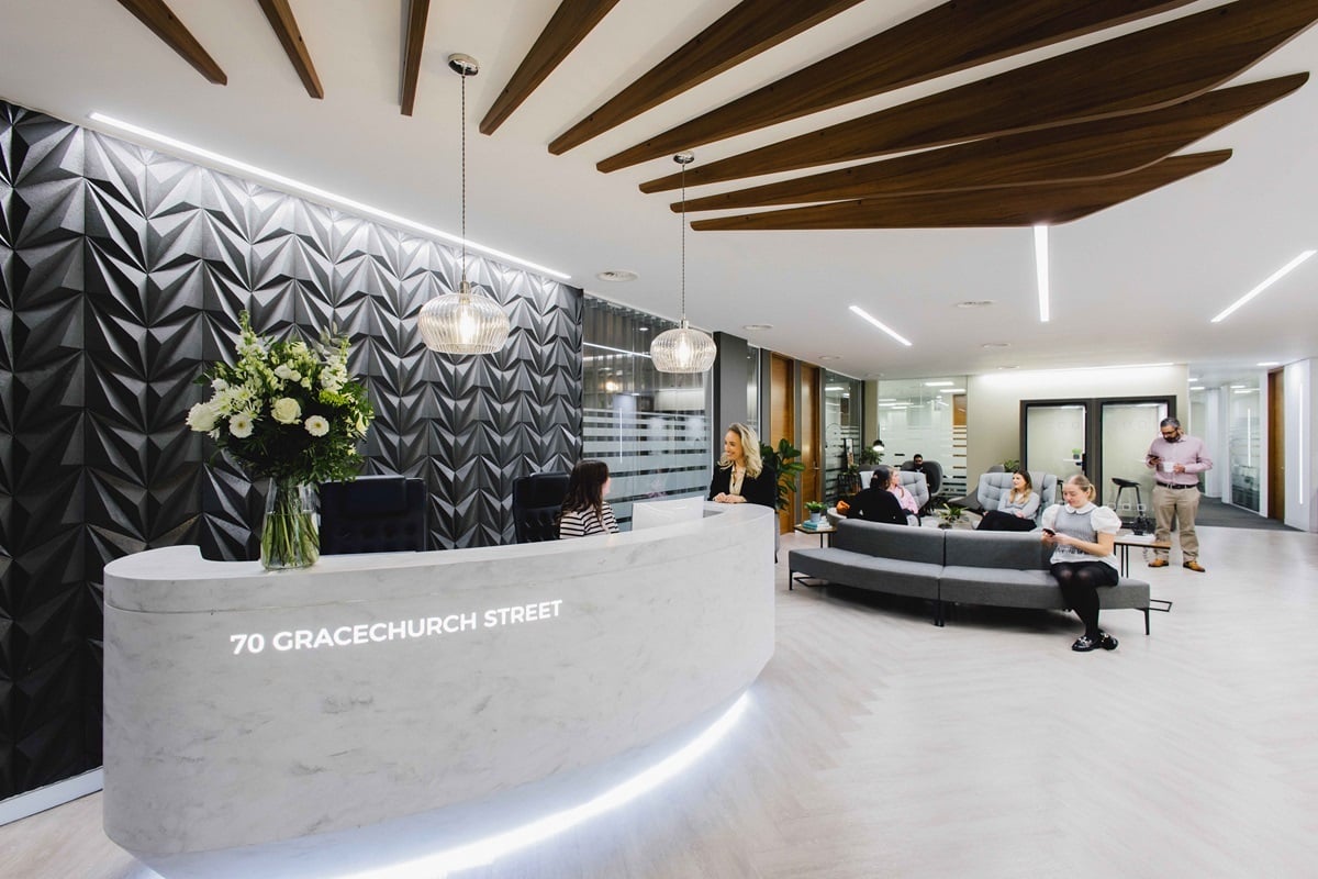 OregaGracechurchStreet_ReceptionDesk_WithPeople