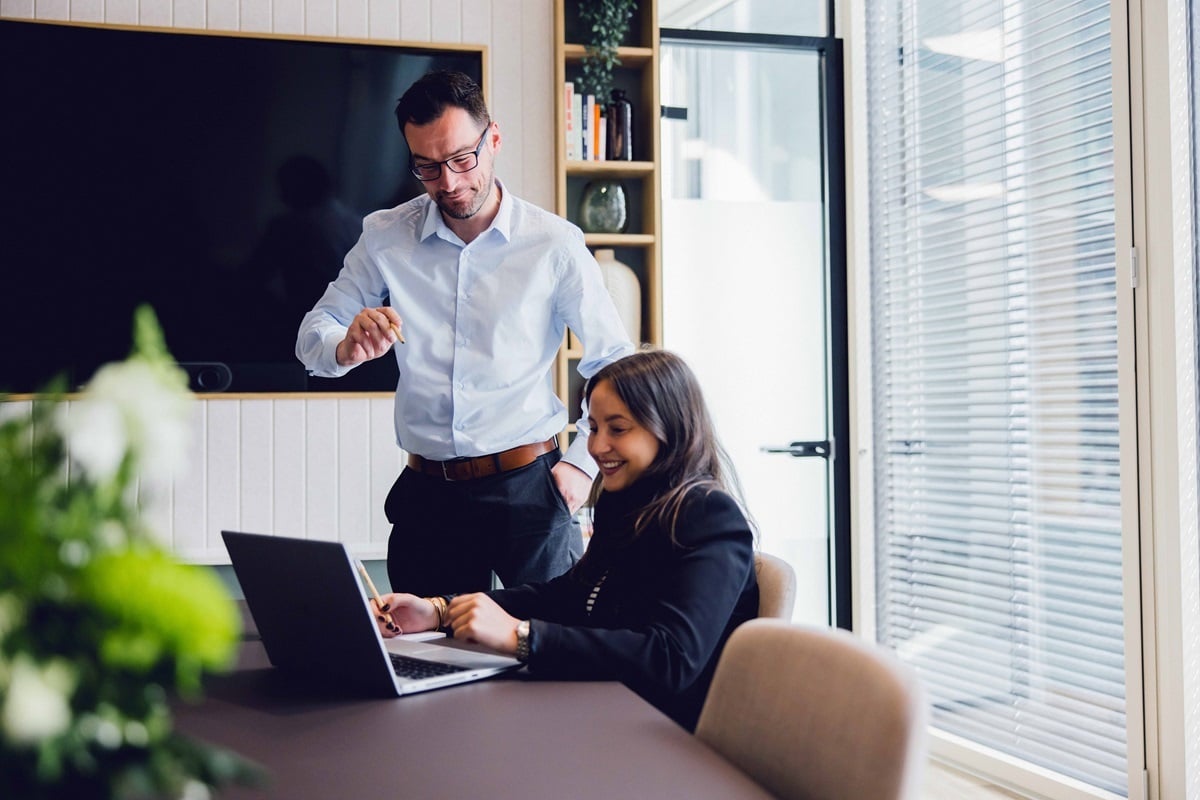 OregaLimeStreet_MeetingRoom_WithPeople2-1