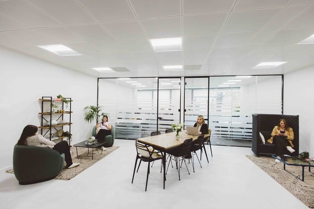 OregaLiverpool_MediumBreakoutSpace_WithPeople