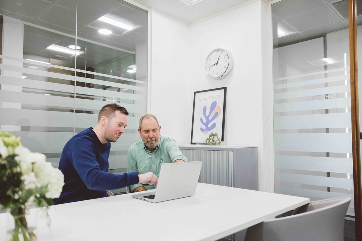 OregaLiverpool_MeetingRoom_WithPeople4-1