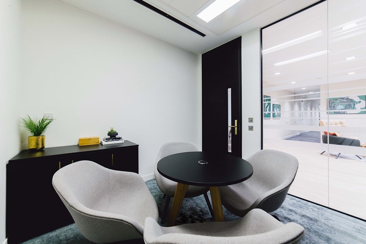 OregaMarkLane_MeetingRoom_Exchange2