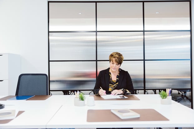 OregaMarlow_OfficeSpace_WithPeople5