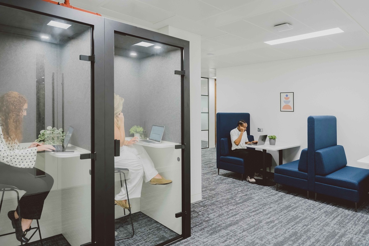 OregaOldBaileyExpansion_Booths_WithPeople
