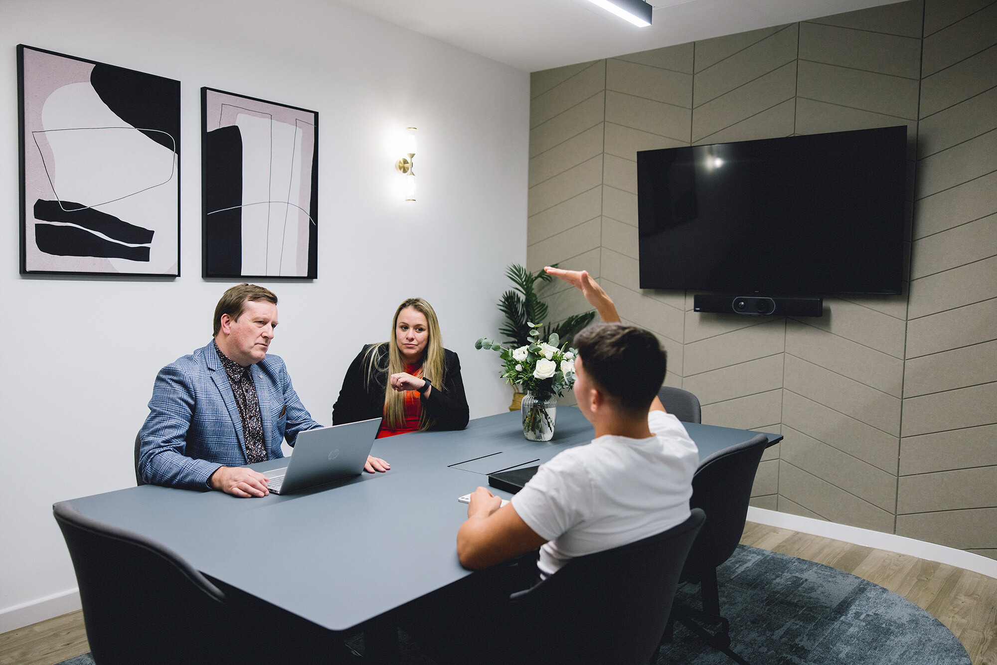 OregaStJamesGate_MeetingRoom_Gascoigne_WithPeople