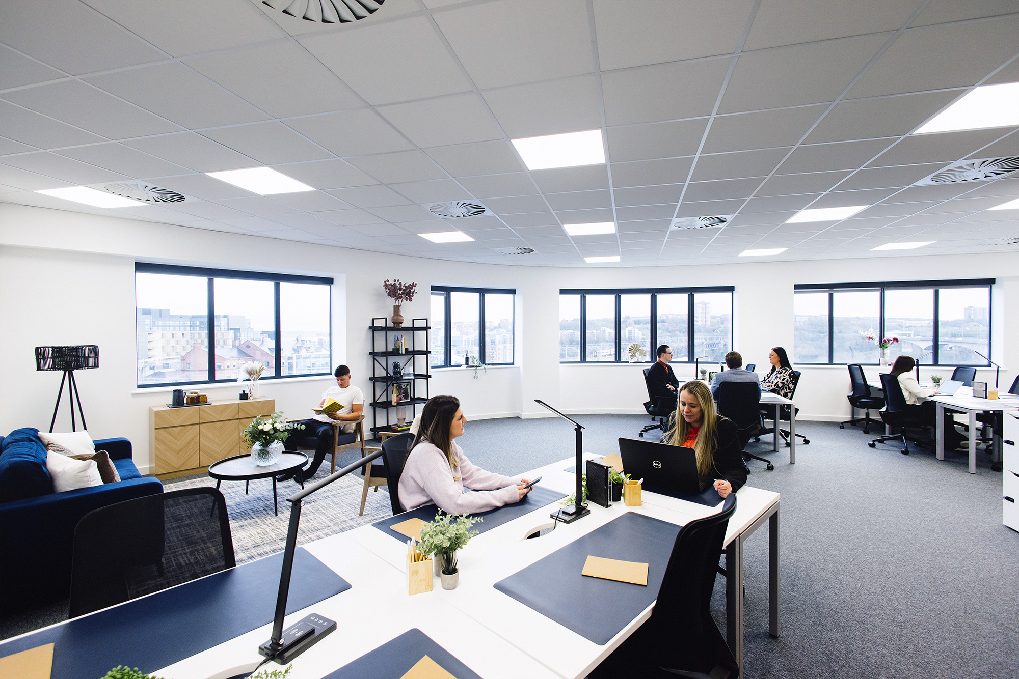 OregaStJamesGate_OfficeSpace_WithPeople6
