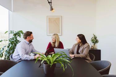 OregaStockleyPark_BransonMeetingRoom_WithPeople