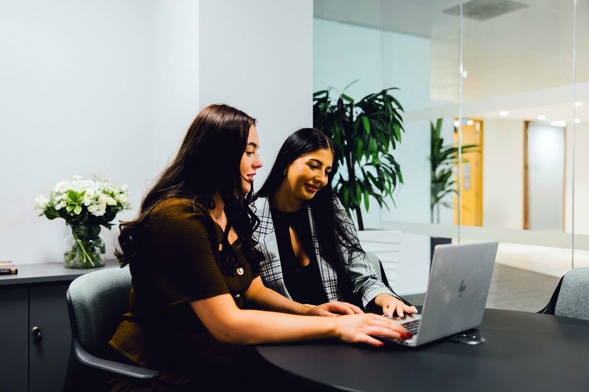 OregaUxbridge_BelmontMeetingRoom_WithPeople2